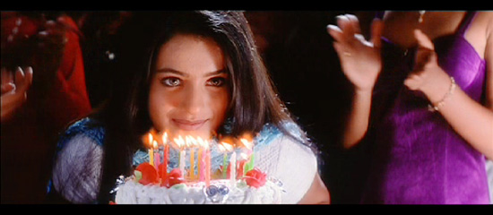 Amisha patel with cake in Kaho Na Pyaar Hai