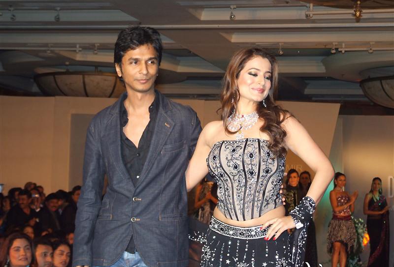 Mahesh Notandas, Amisha Patel